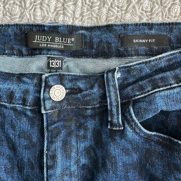 JUDY BLUE Jeans Mid-Rise Leopard Cheetah Print Skinny Raw Hem Blue Size 13/31 - Picture 8 of 15